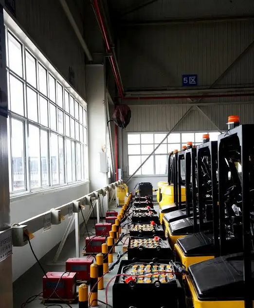 charging to forklift batteries