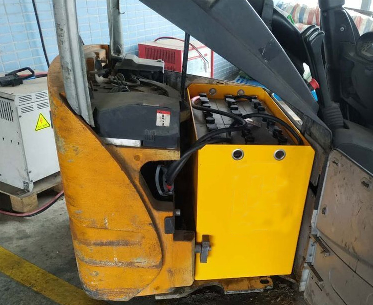 Charge Toyota Forklift Battery